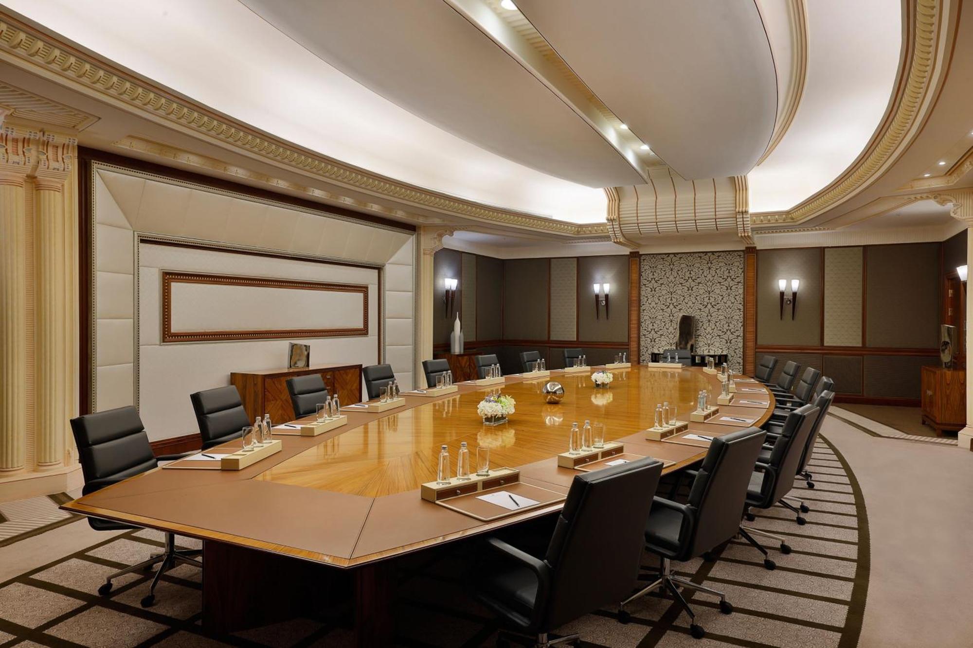 The Ritz-Carlton Jeddah Hotel Exterior foto The boardroom of the InterContinental Hotel, London, where the first meeting of the G7 was held