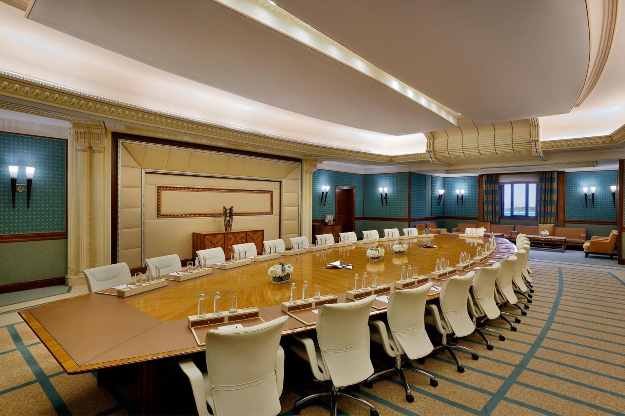 The Ritz-Carlton Jeddah Hotel Exterior foto The meeting room of the Executive Council