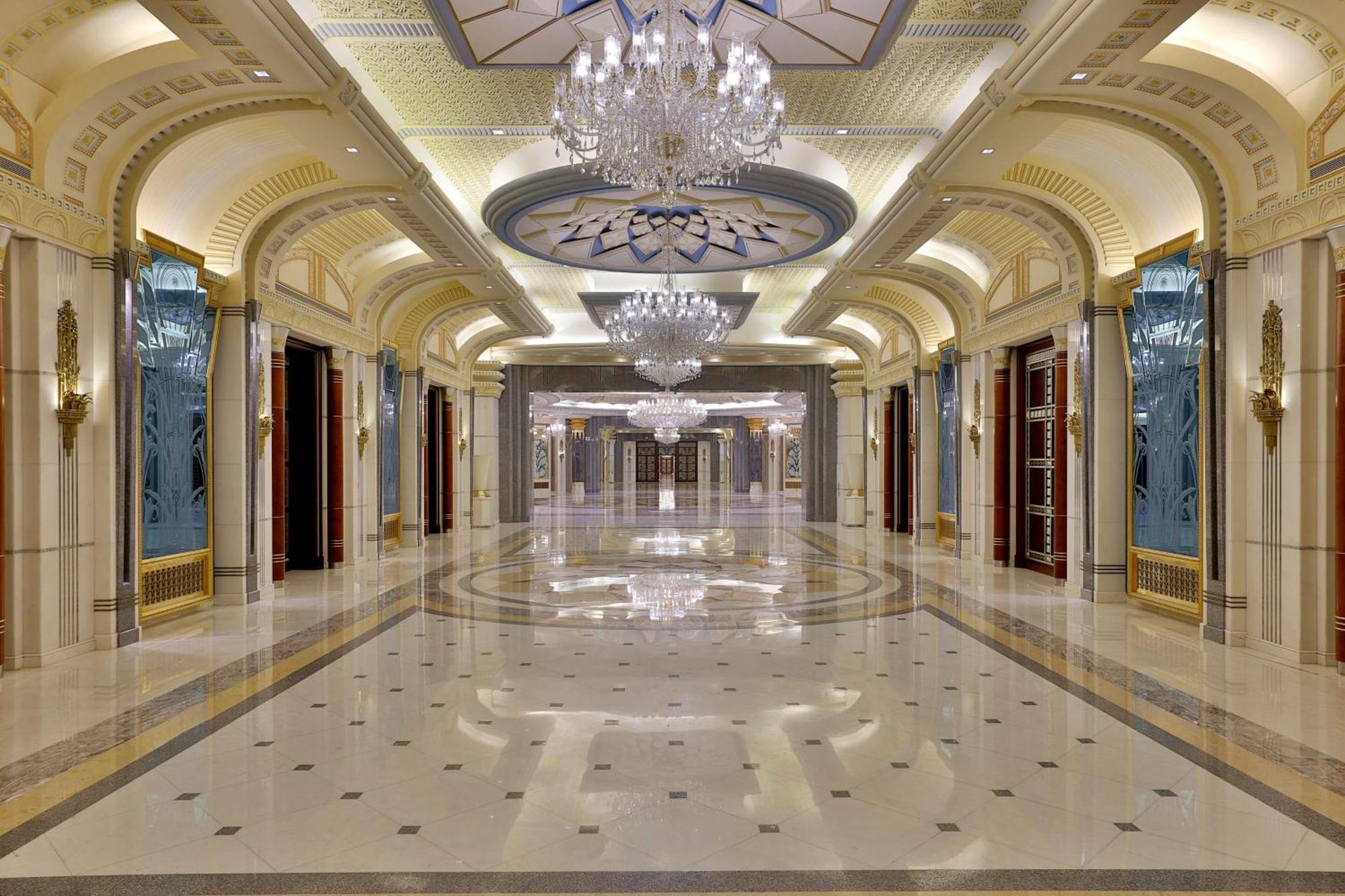 The Ritz-Carlton Jeddah Hotel Exterior foto The interior of the hotel