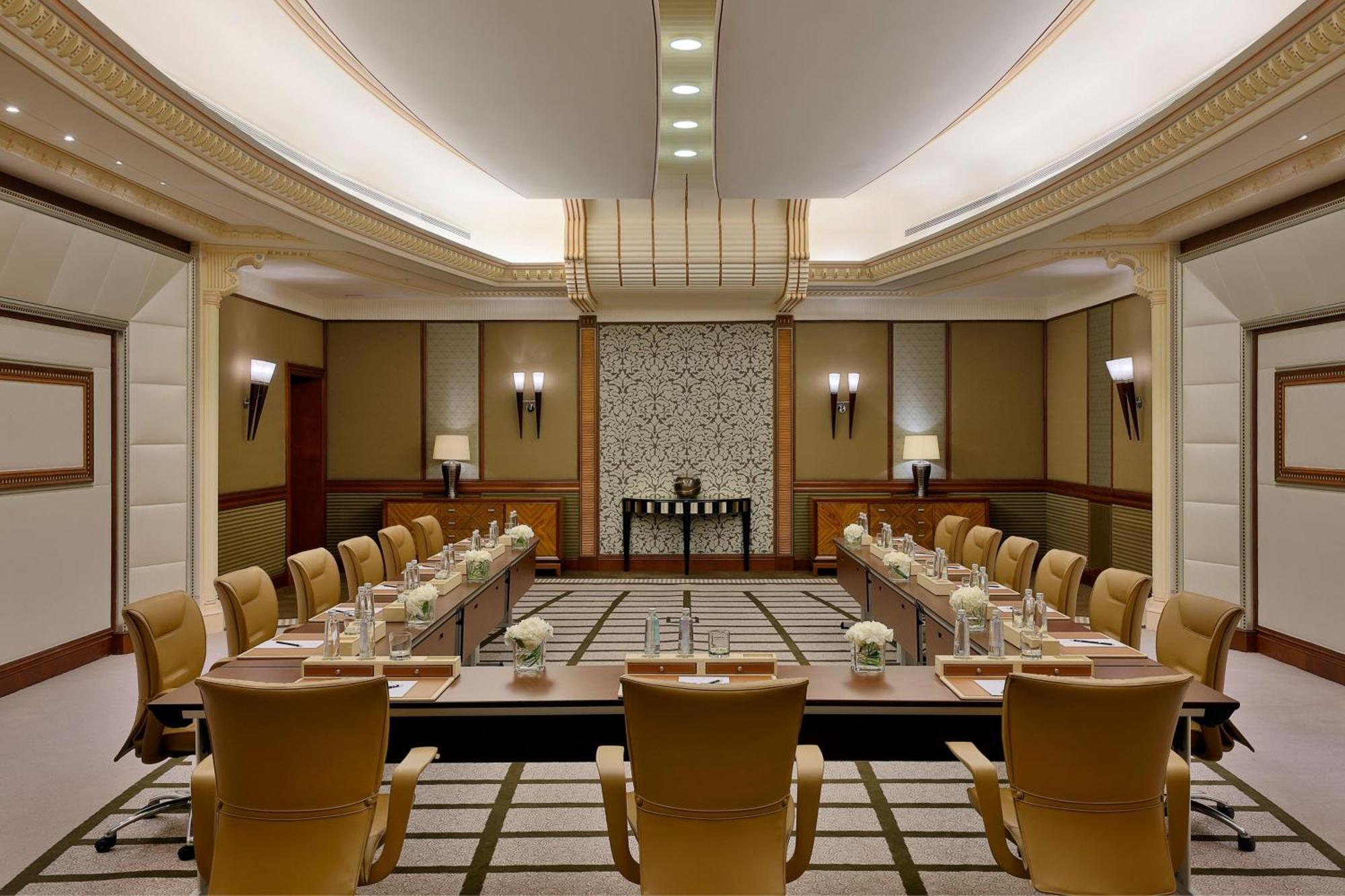 The Ritz-Carlton Jeddah Hotel Exterior foto The meeting room