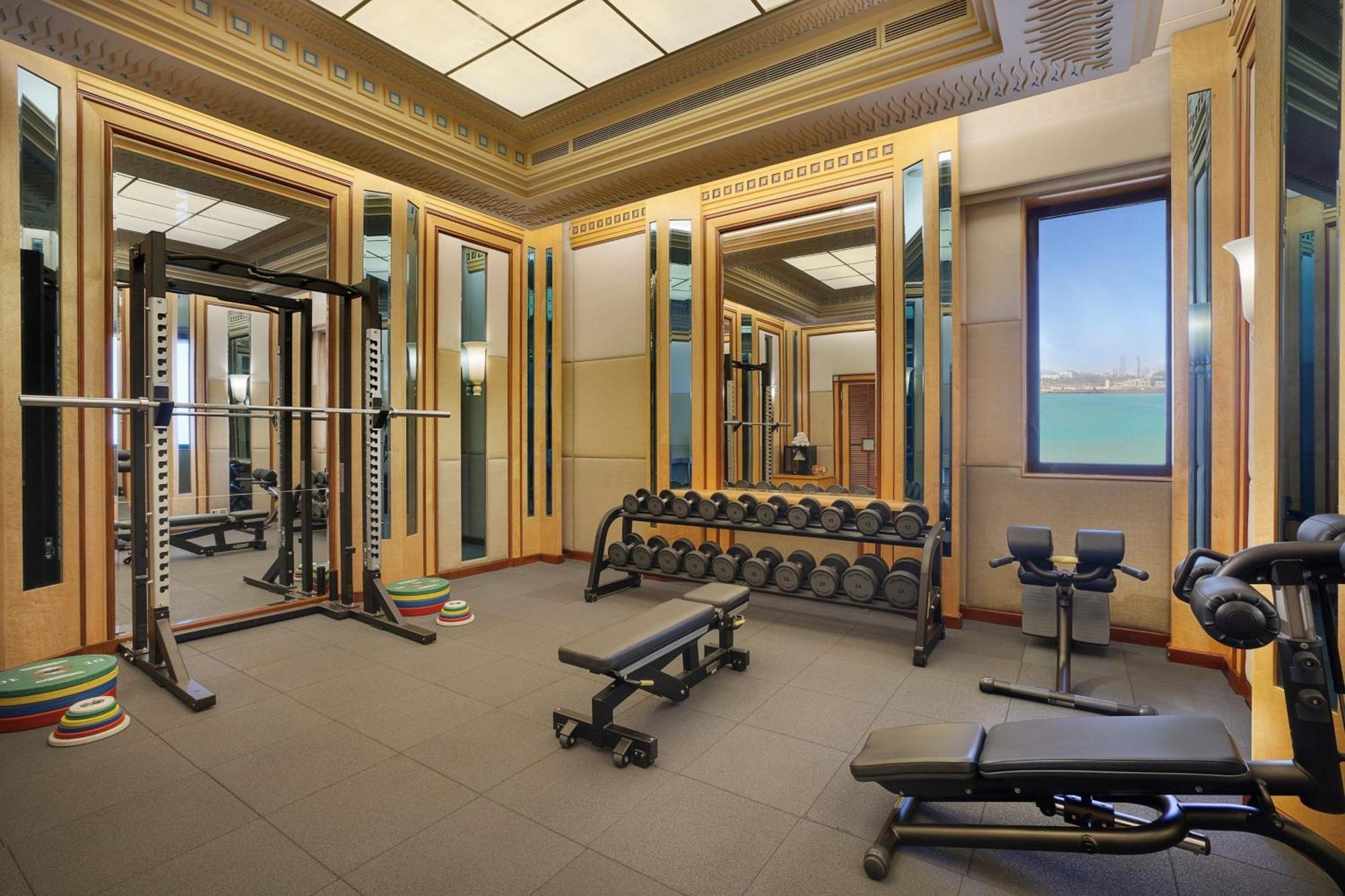 The Ritz-Carlton Jeddah Hotel Exterior foto The gym at the hotel