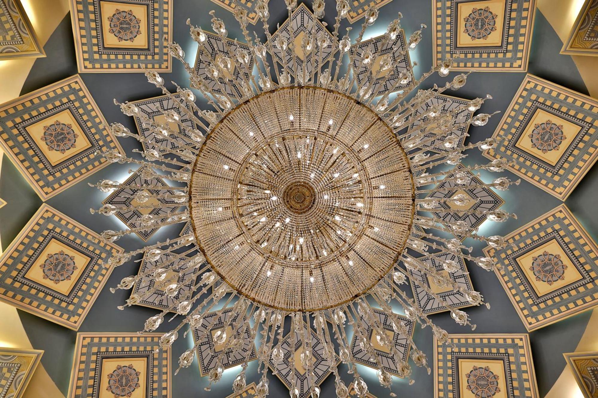 The Ritz-Carlton Jeddah Hotel Exterior foto The ceiling of the main hall