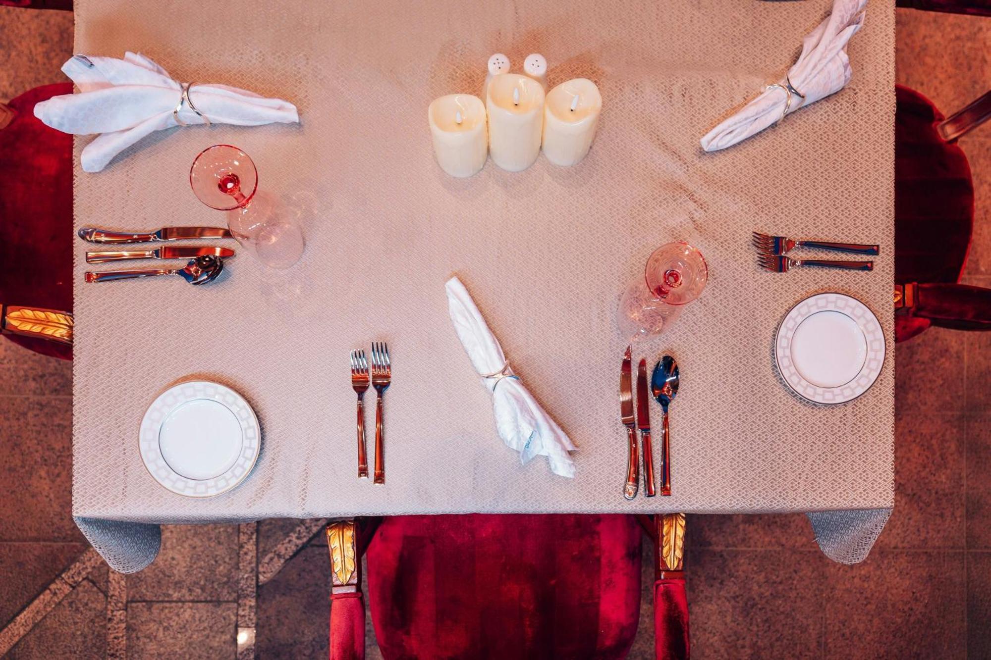 The Ritz-Carlton Jeddah Hotel Exterior foto A place setting